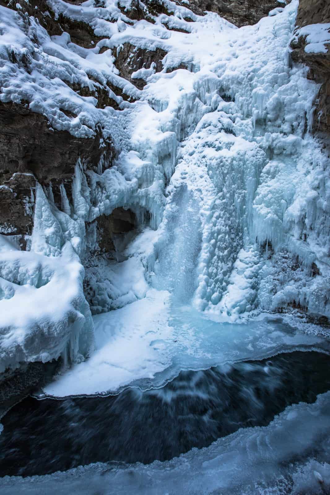johnston canyon winter
