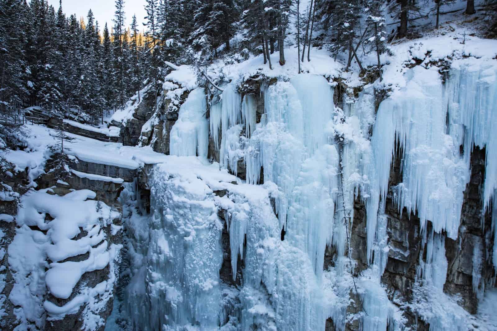 johnston canyon winter