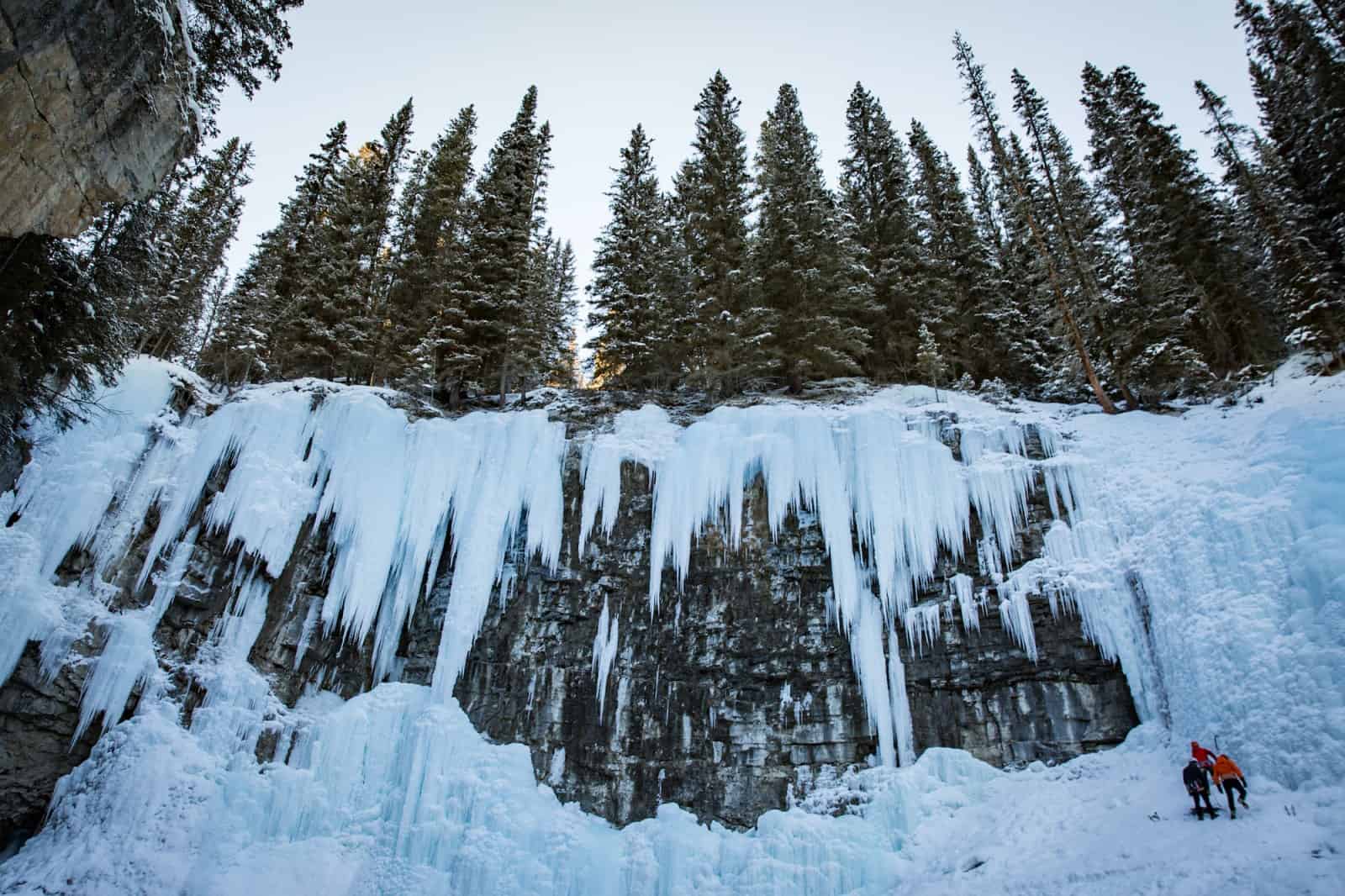 johnston canyon winter