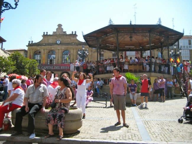 531223_700793322505_1871264572_n