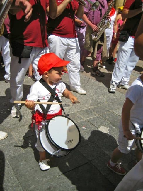 599865_700793297555_354490403_n