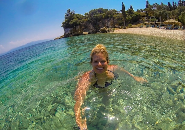 make money travel blogging