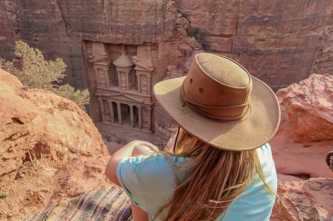 make money travel blogging